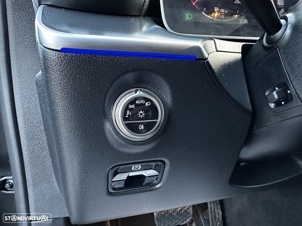 Mercedes-Benz C 300 e T 9G-TRONIC Avantgarde - 23