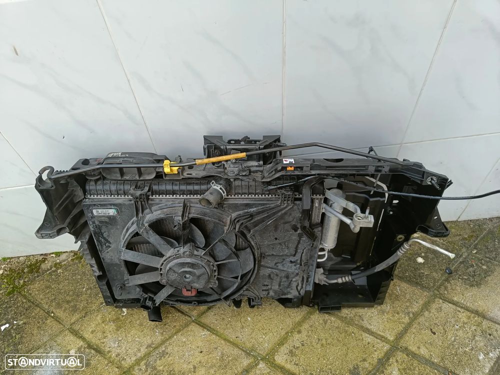 Frente Ford Transit Courier 2015 - 3