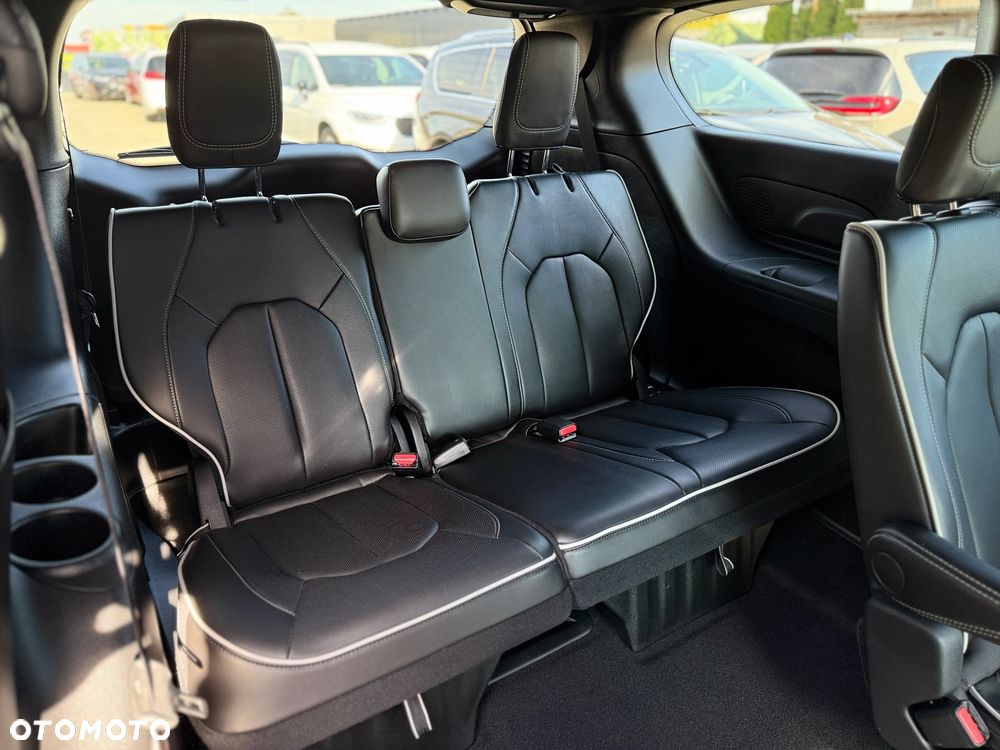 Chrysler Pacifica - 28