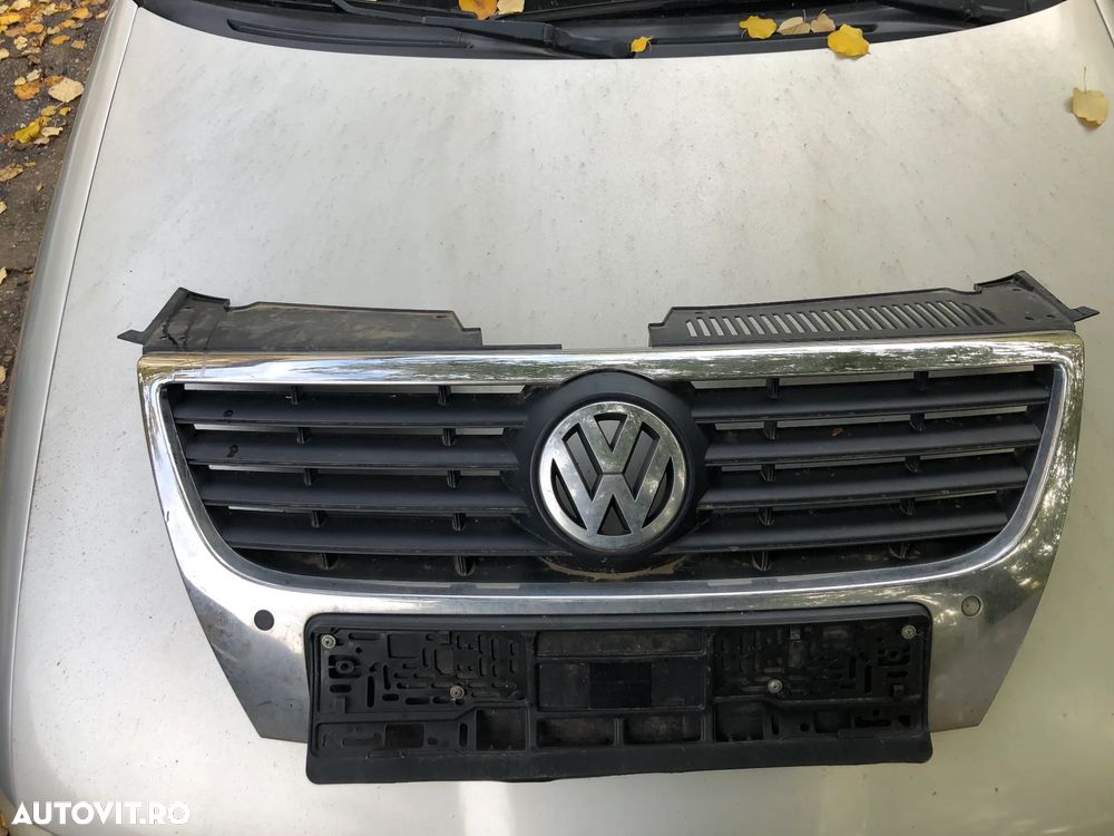 Grila centrala VW Volkswagen Passat B6 model cu senzorii parcare chrom - 3