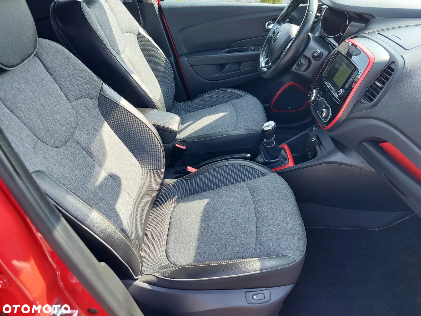 Renault Captur 1.2 Energy TCe Initiale Paris - 24