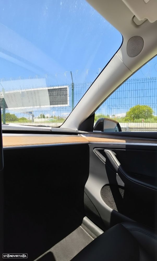 Tesla Model Y Long Range Dual Motor AWD - 12