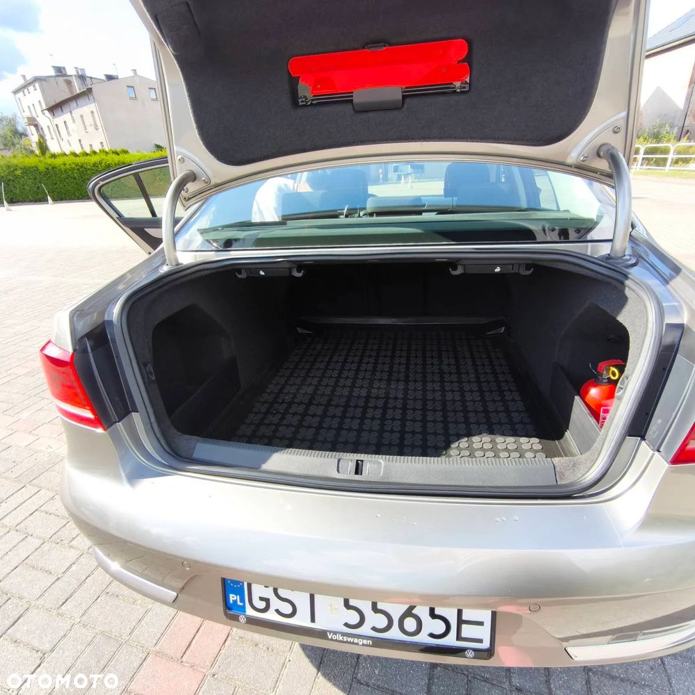 Volkswagen Passat 2.0 TDI Comfortline - 16