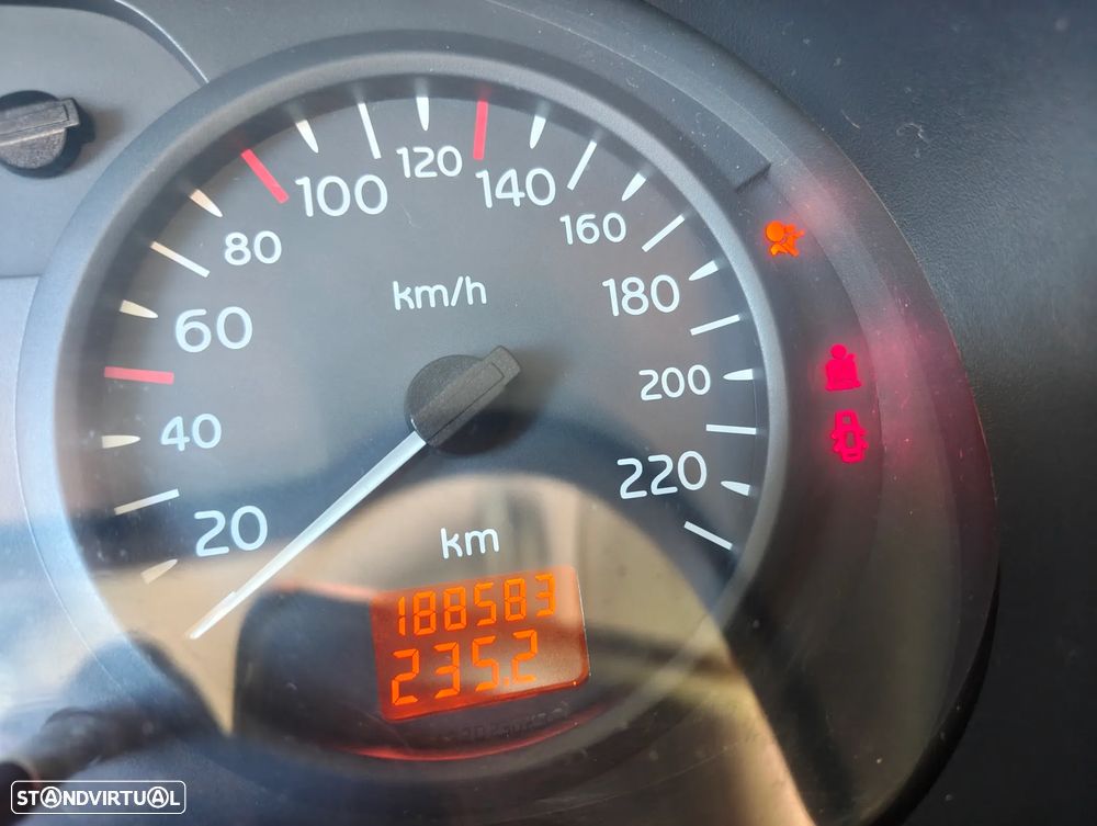Renault Clio 1.2 16V Billabong - 11