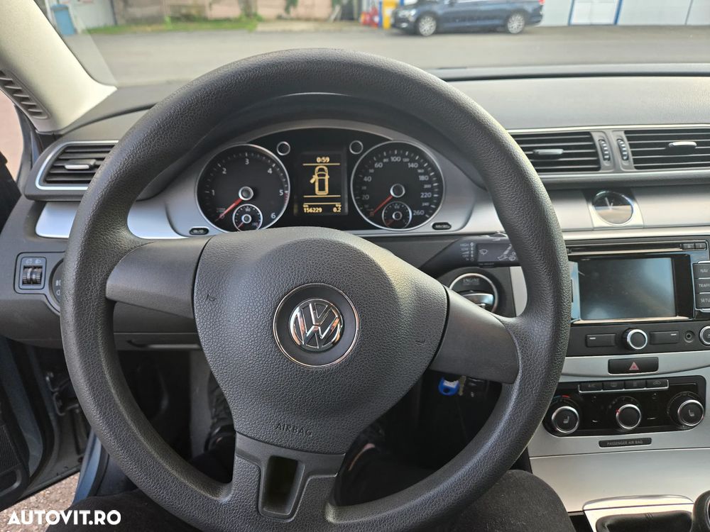 Volkswagen Passat 2.0 TDI Blue TDI Comfortline - 14