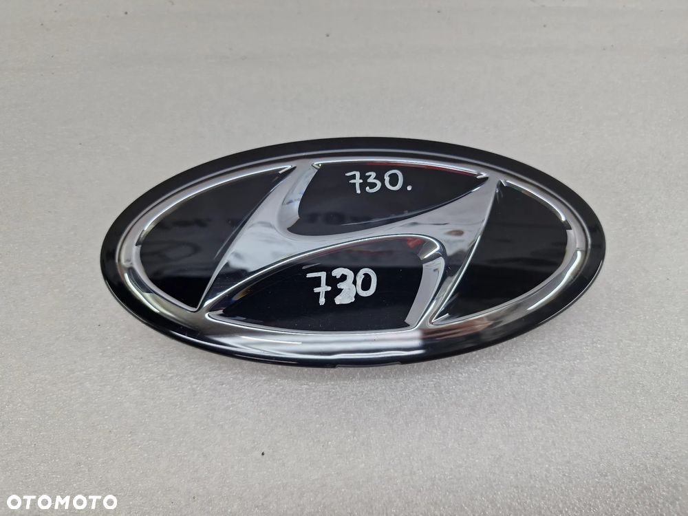 HYUNDAI i20 III 3 19- ZNACZEK LOGO EMBLEMAT POD RADAR , NR 86380-Q0000 , NR AUKCJI GL730 - 1