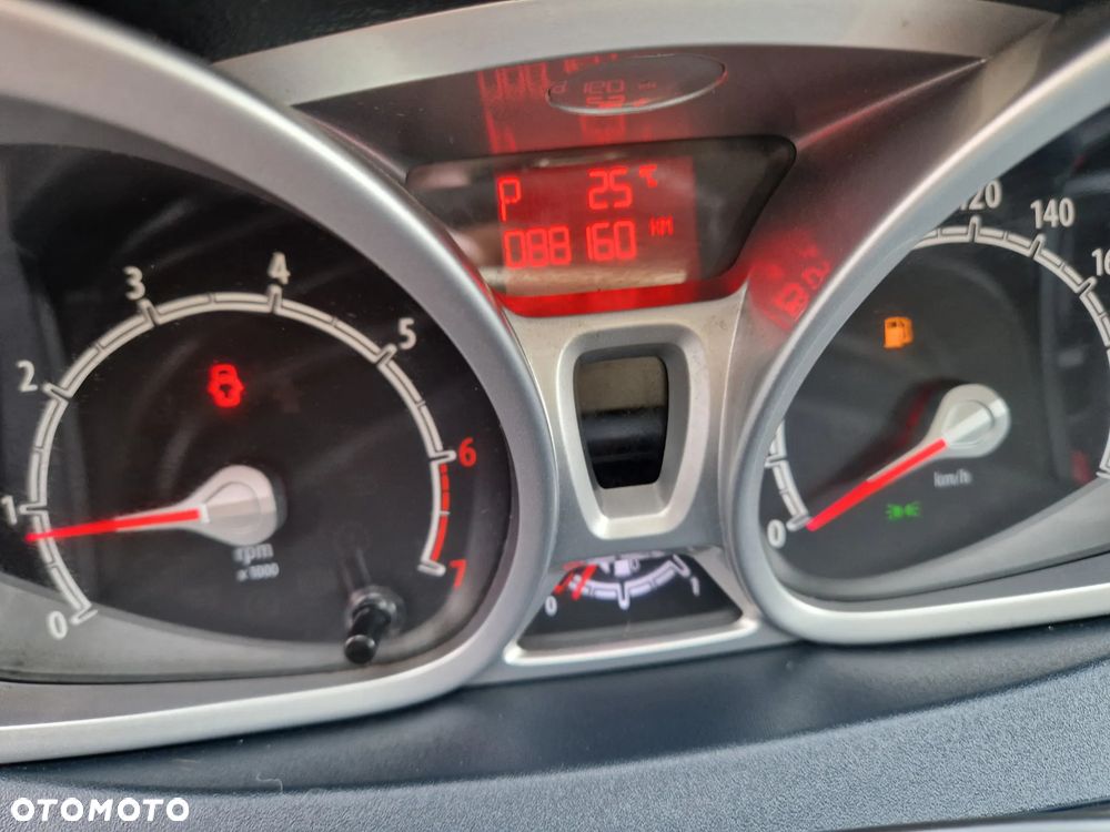 Ford Fiesta 1.4 Autom Titanium - 22