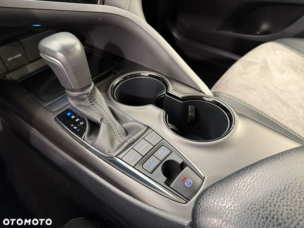 Toyota Camry - 19