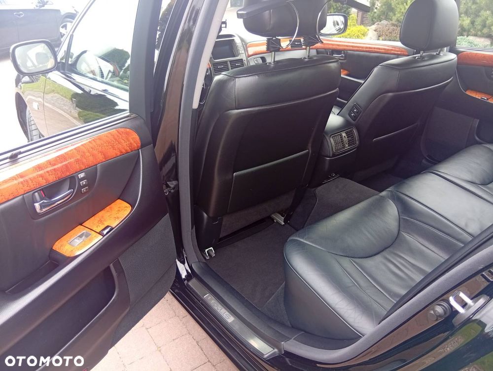 Lexus LS - 13