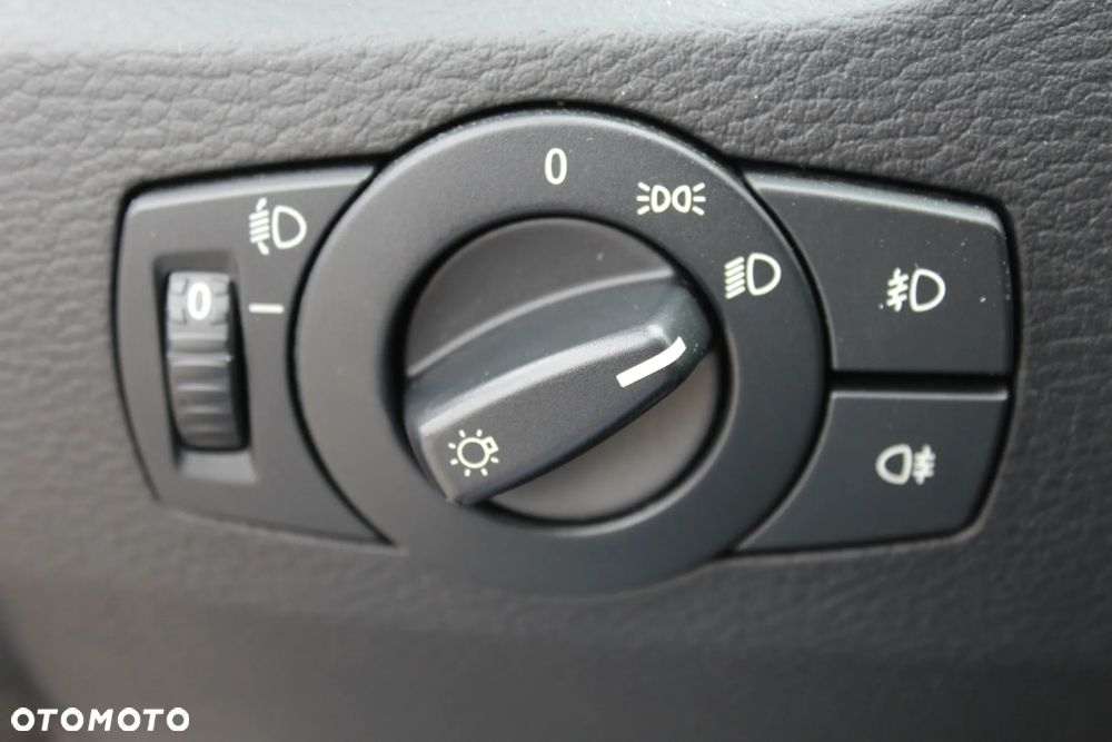 BMW X1 sDrive18i - 28