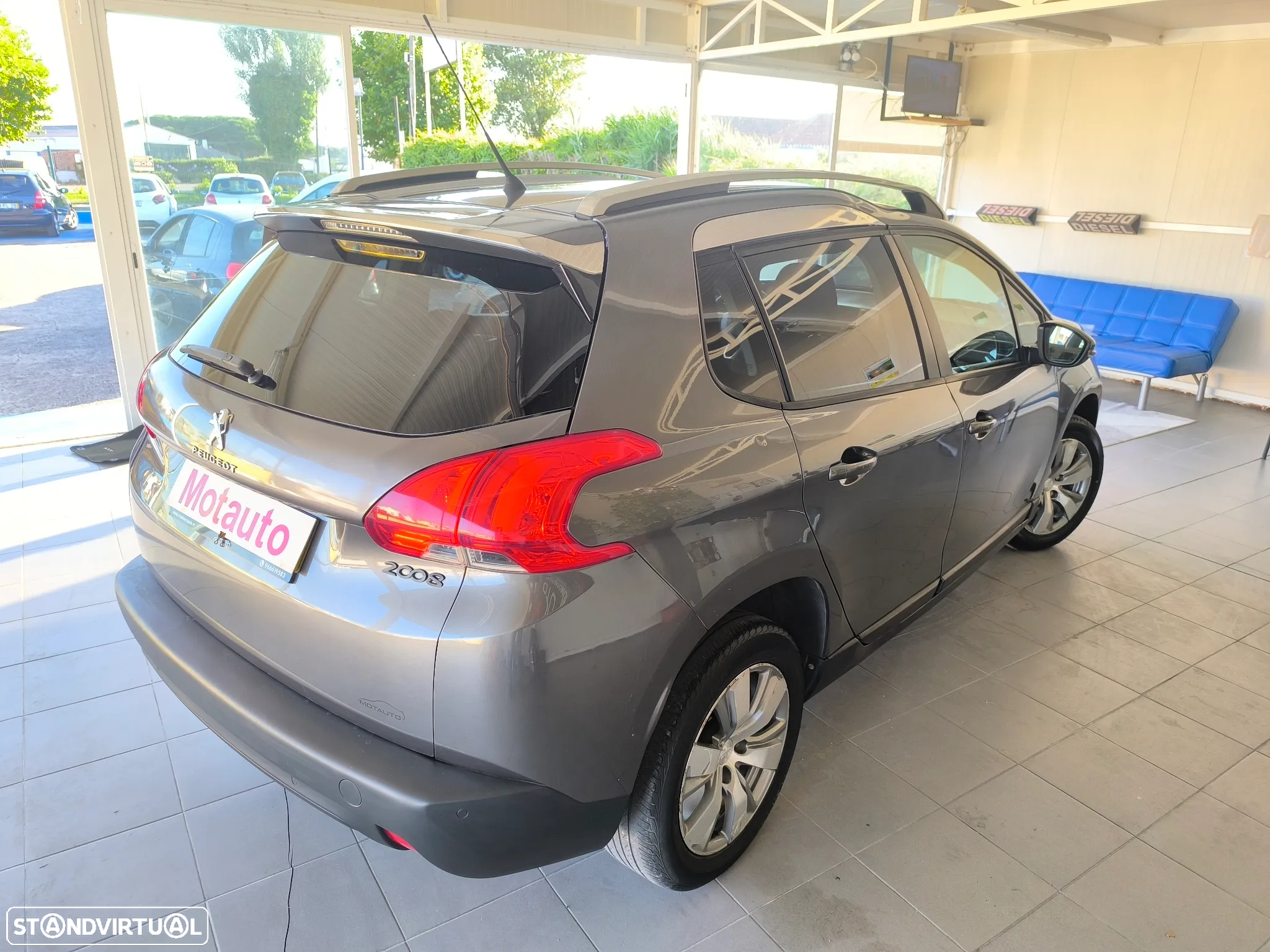 Peugeot 208 1.2 PureTech Allure - 8