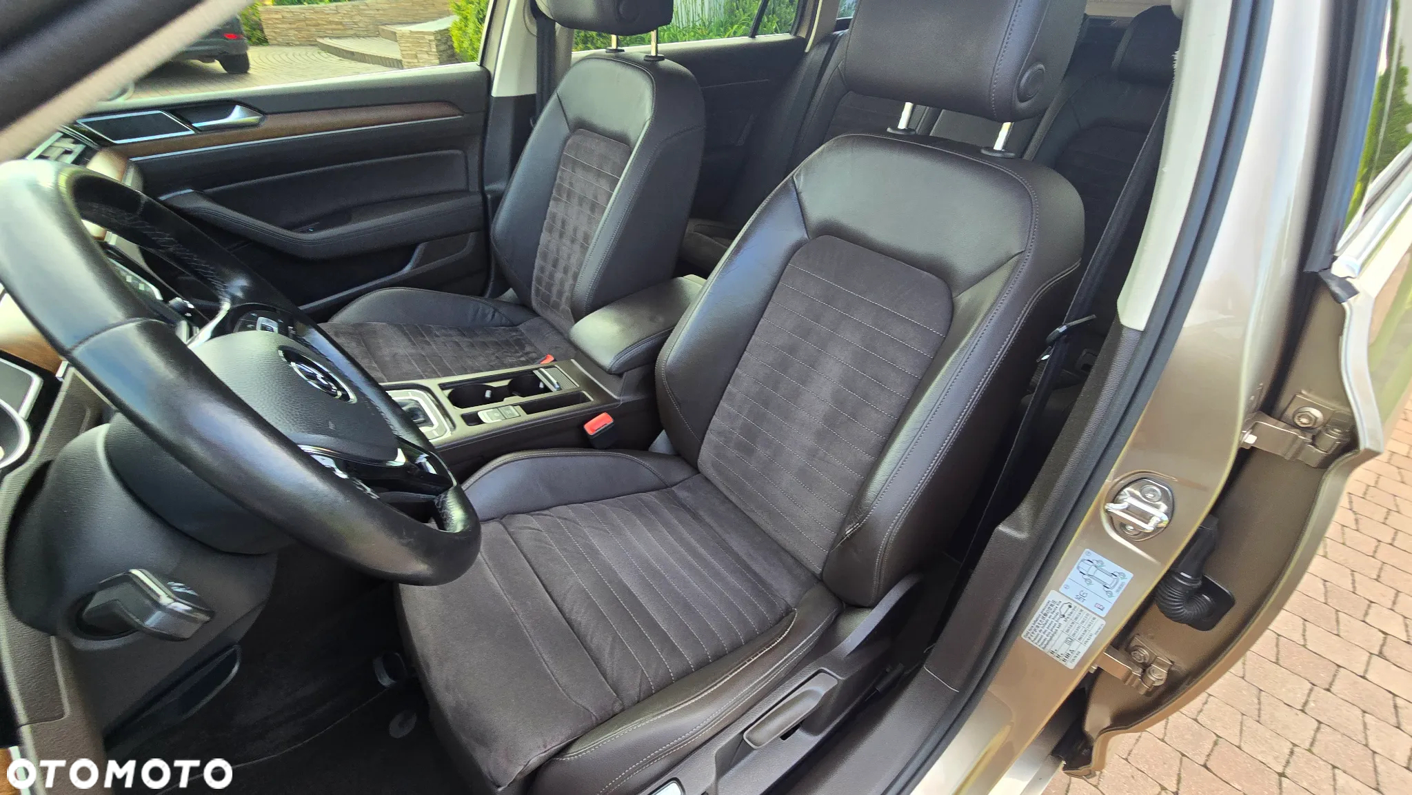 Volkswagen Passat - 32