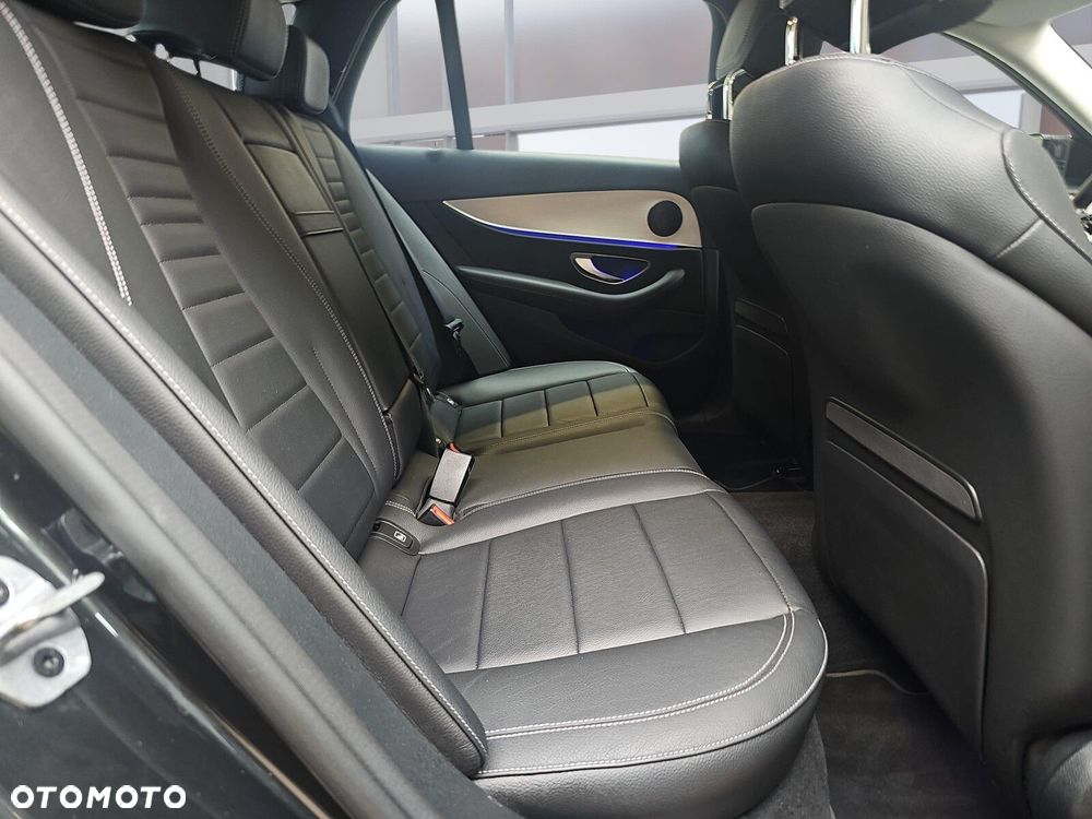 Mercedes-Benz Klasa E 220 d 4-Matic - 12