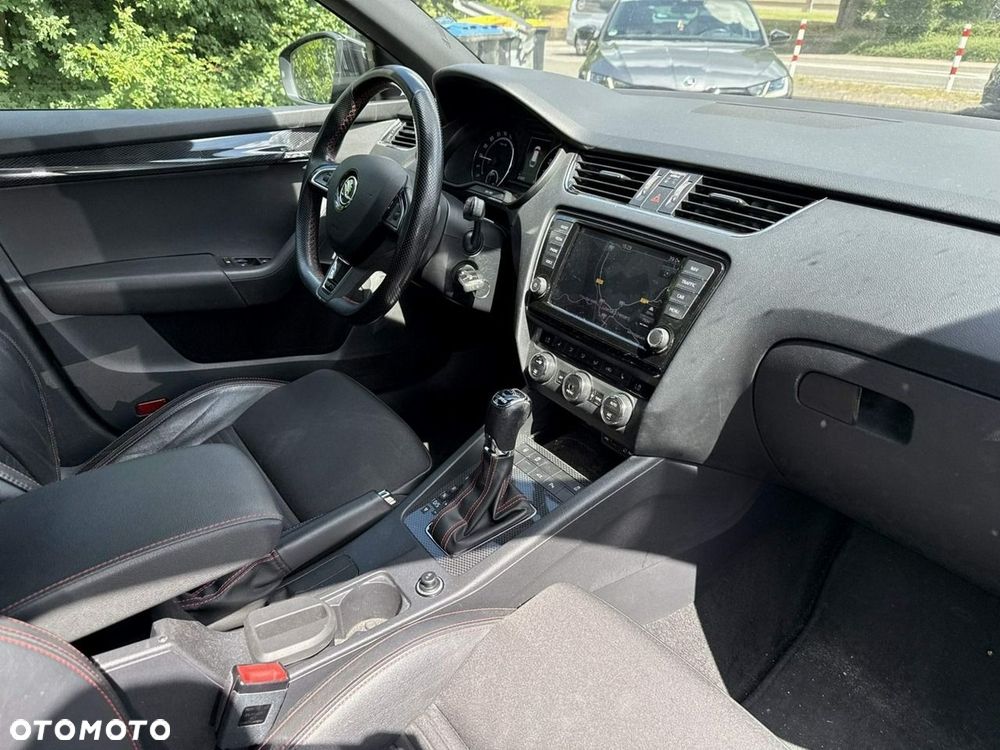 Skoda Octavia 2.0 TDI RS DSG - 2