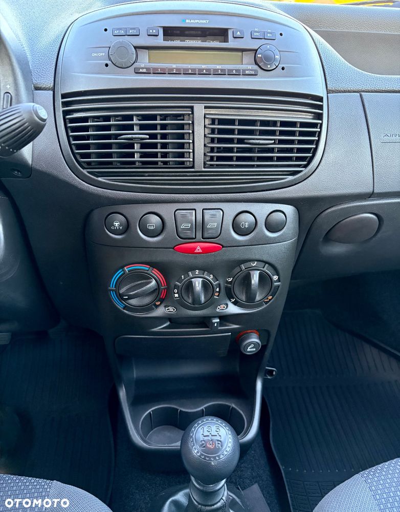 Fiat Punto 1.2 8V Active Premius - 17