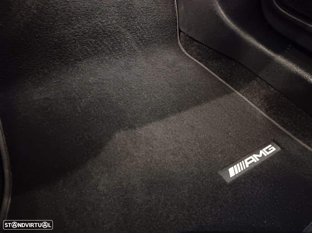 Mercedes-Benz CLA 250 e 8G-DCT AMG Line - 32