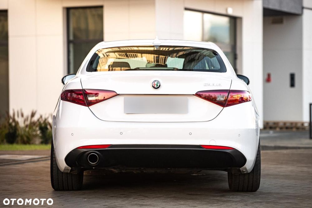 Alfa Romeo Giulia 2.2 - 36