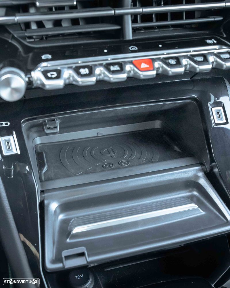 Peugeot 208 1.2 Hybrid GT e-DCS6 - 28