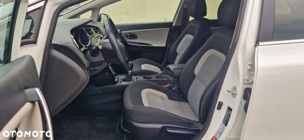 Kia Ceed 1.6 GDI Dream Team Edition - 30