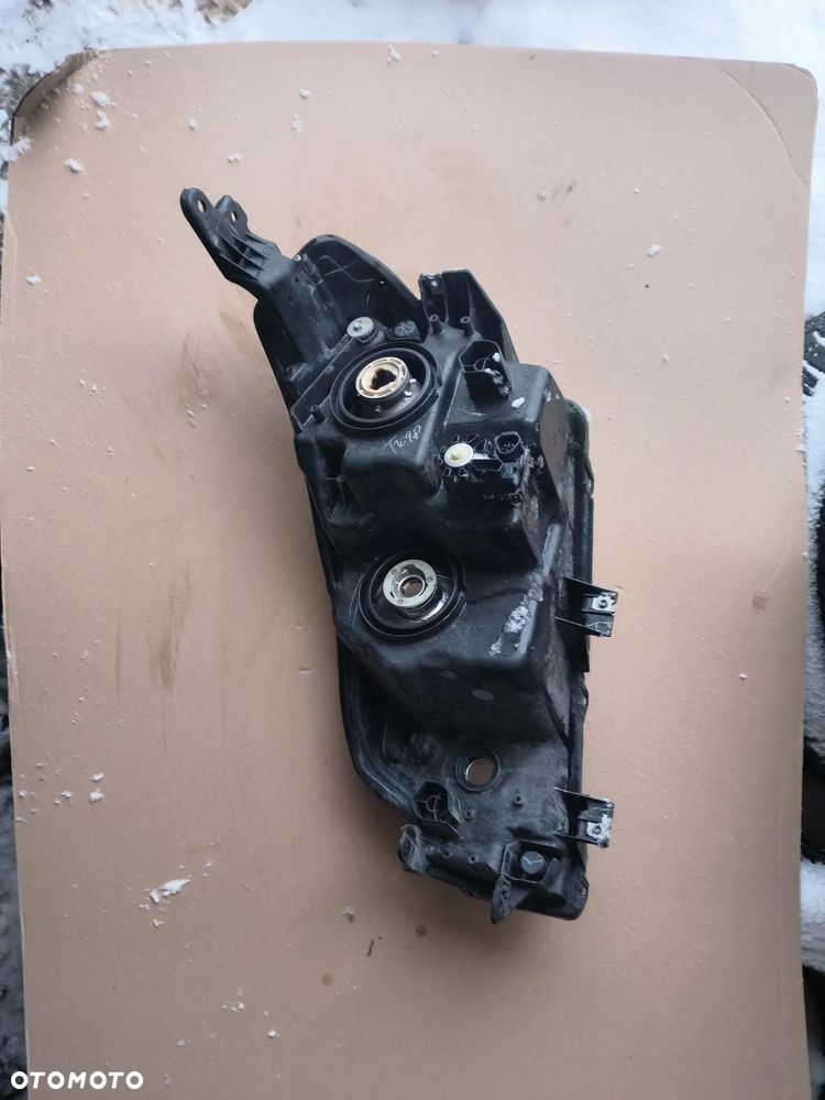 SUZUKI VITARA III 3 lampa przód przednia prawa soczeweka - 4