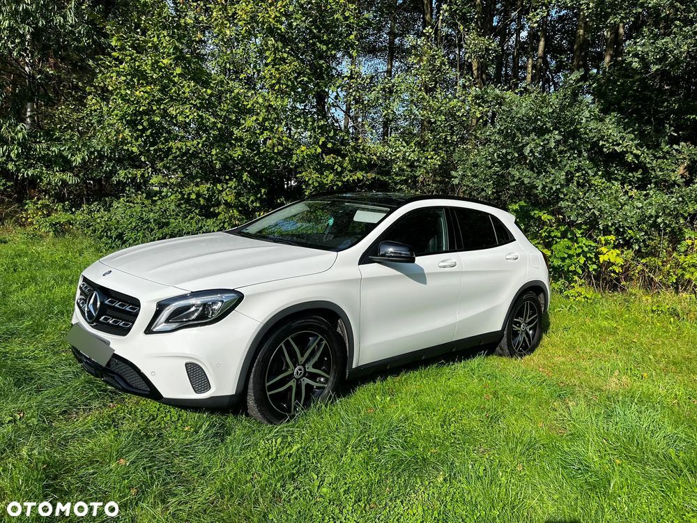 Mercedes-Benz GLA 200 7G-DCT UrbanStyle Edition - 3