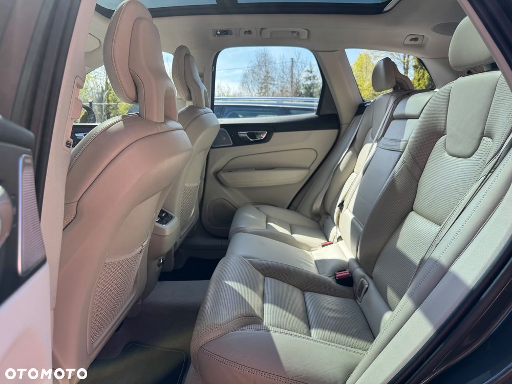 Volvo XC 60 D5 AWD Geartronic Inscription - 12