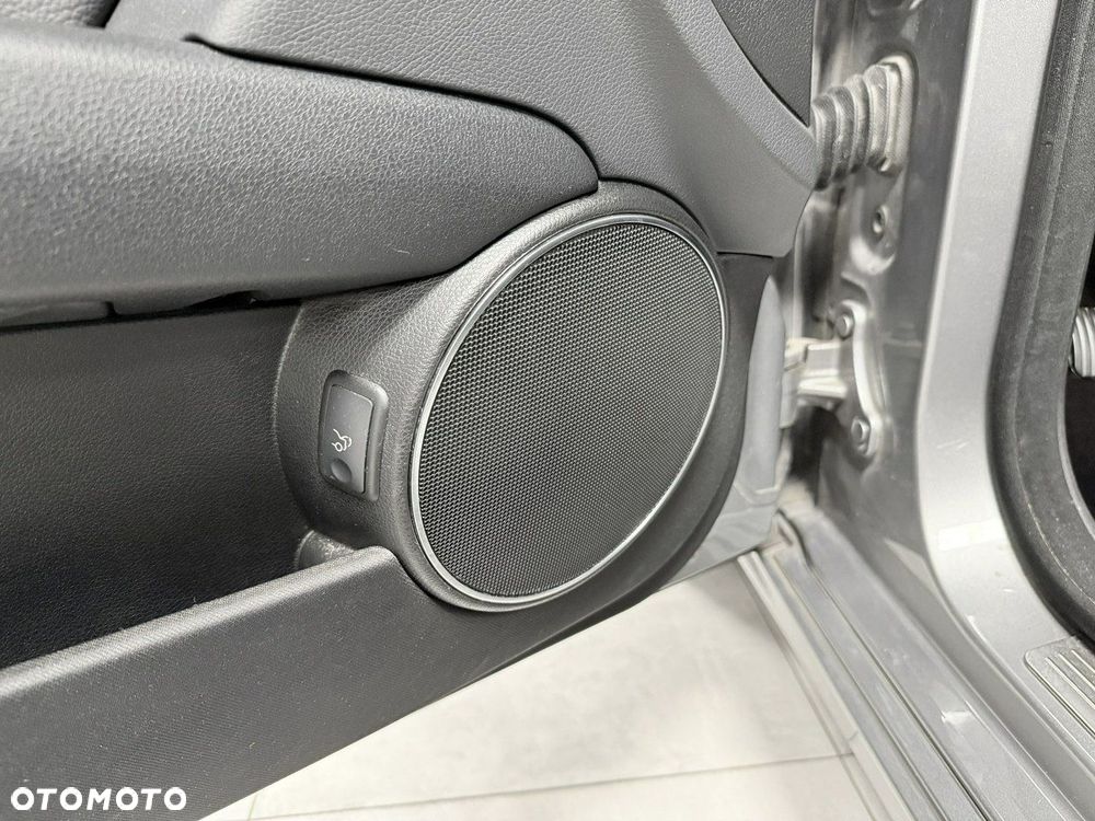 Mercedes-Benz Klasa C 200 CDI DPF (BlueEFFICIENCY) 7G-TRONIC Avantgarde - 36