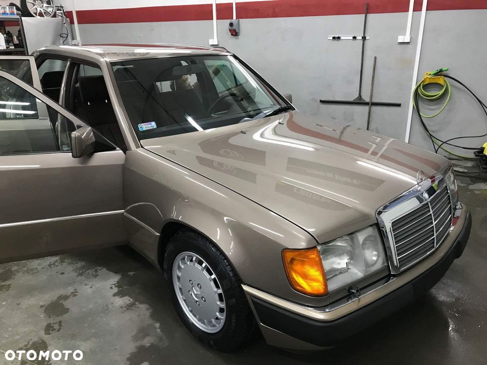 Mercedes-Benz W124 (1984-1993) - 1