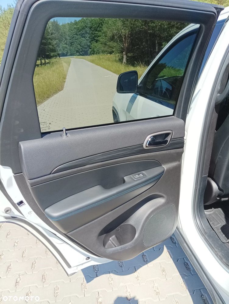 Jeep Grand Cherokee - 14