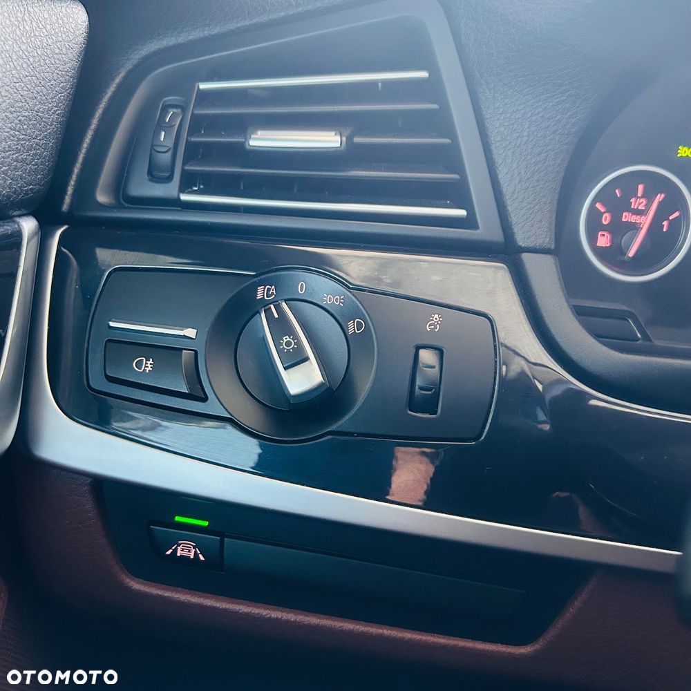BMW Seria 5 520d - 24