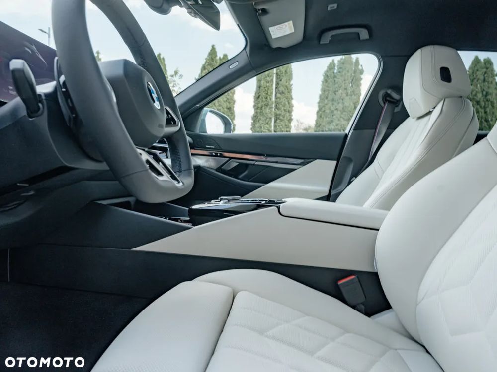 BMW Seria 5 520d xDrive - 12
