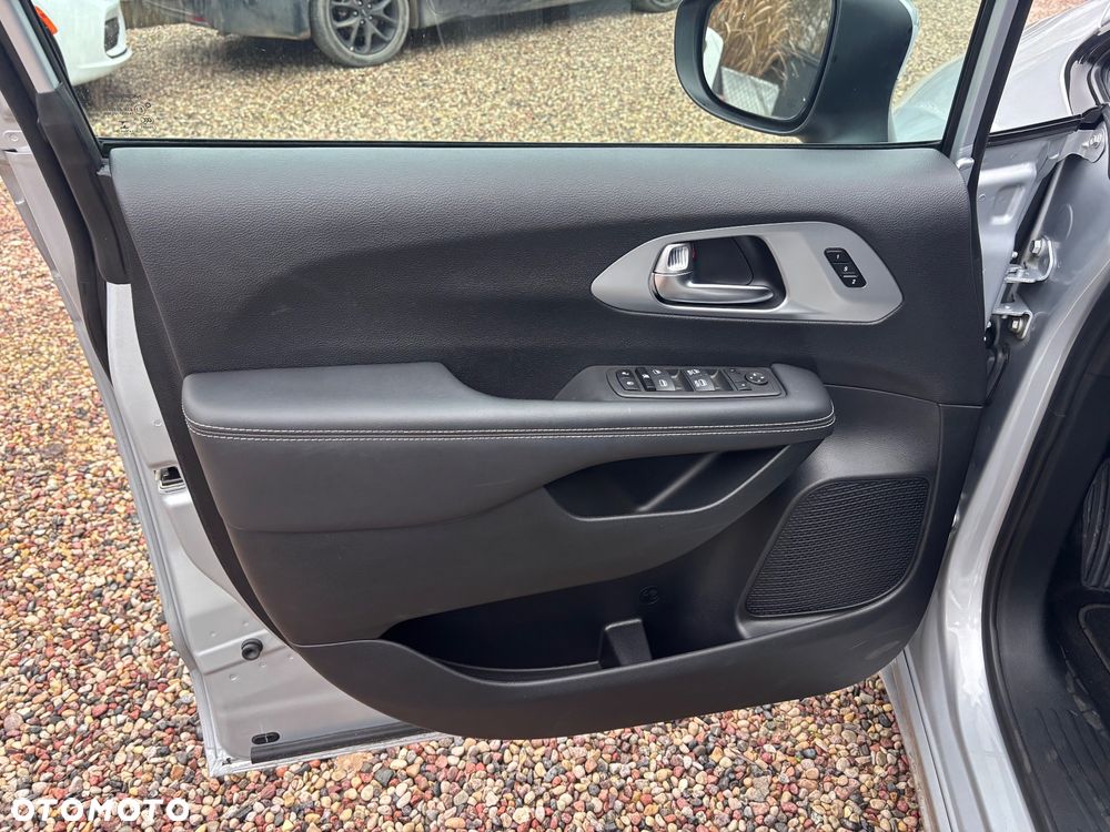 Chrysler Pacifica - 16