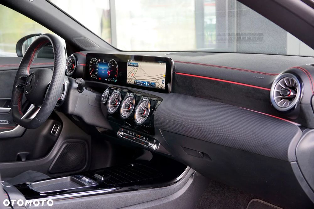 Mercedes-Benz CLA 180 mHEV AMG Line 7G-DCT - 22
