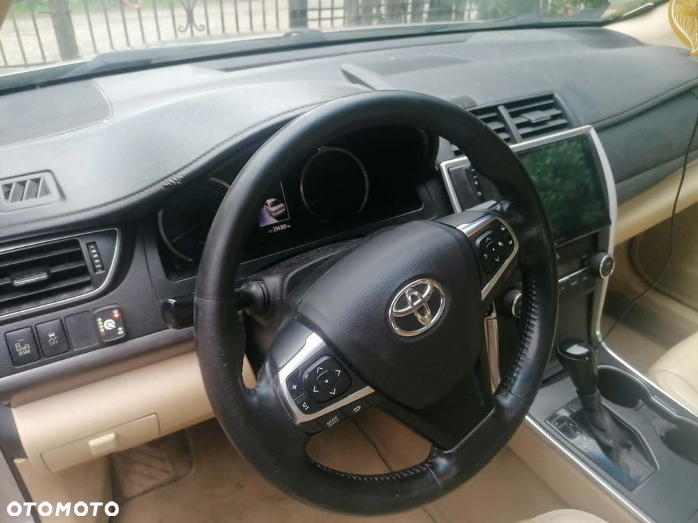 Toyota Camry 2.5 Hybrid LE - 13