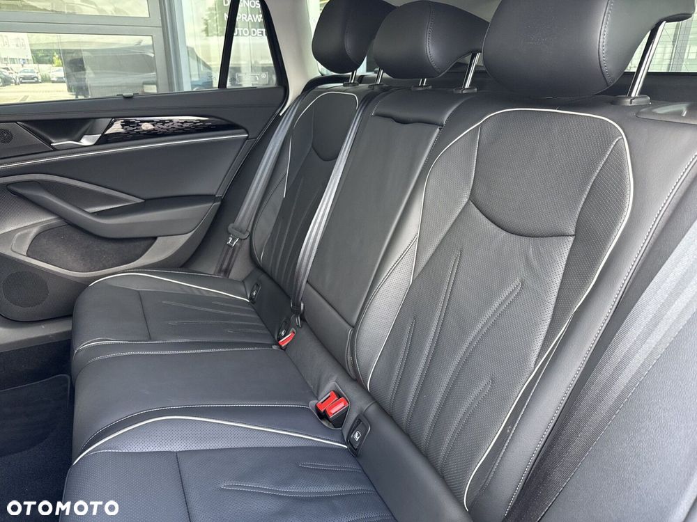 Volkswagen Passat Variant 2.0 TDI EVO Elegance DSG - 20