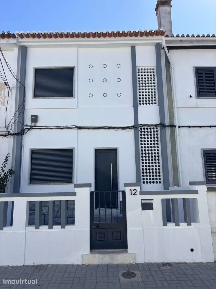 Moradia V2 - Totalmente Remodelada