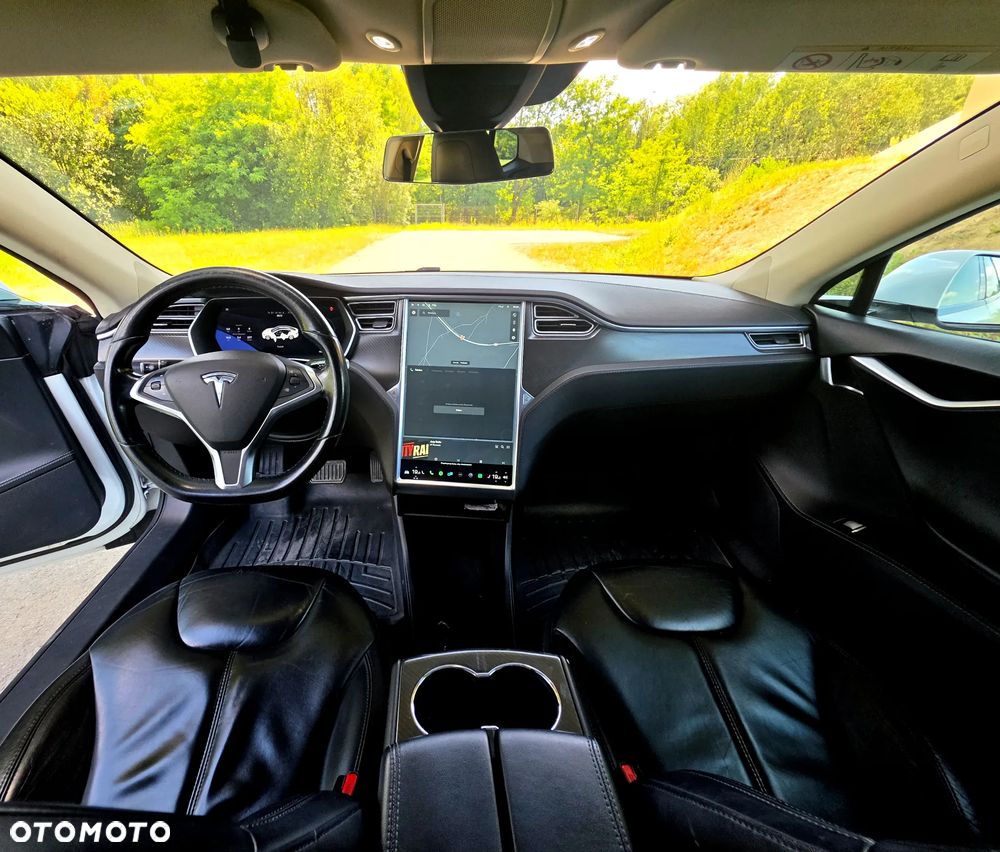 Tesla Model S - 21