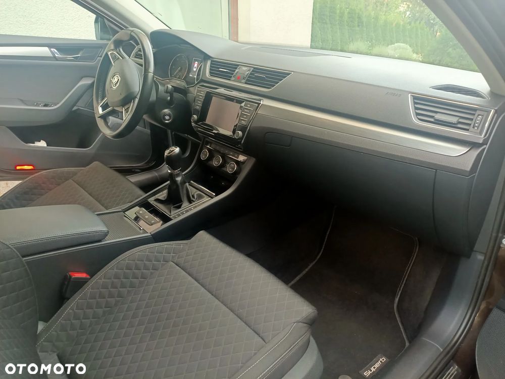 Skoda Superb 2.0 TDI Style - 9