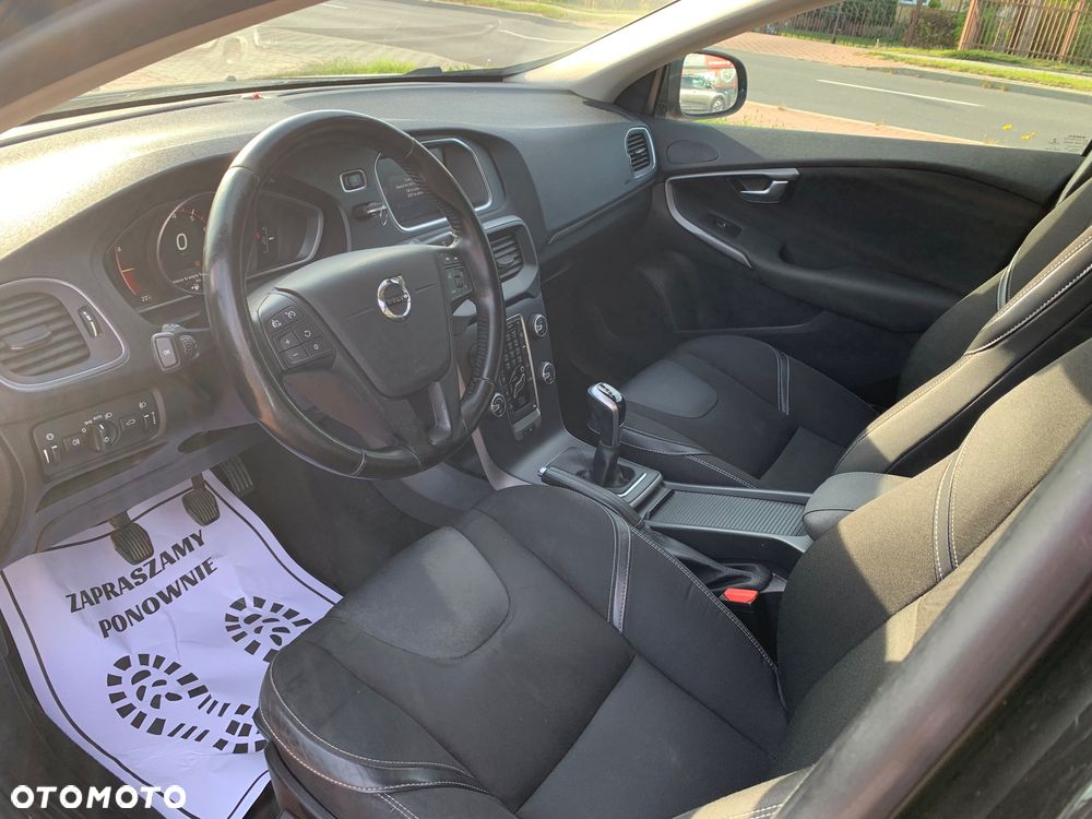 Volvo V40 T2 Momentum - 19
