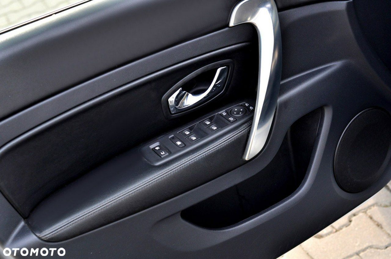 Renault Latitude 2.0 dCi Privilege - 20
