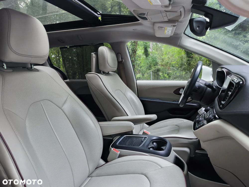 Chrysler Pacifica - 10
