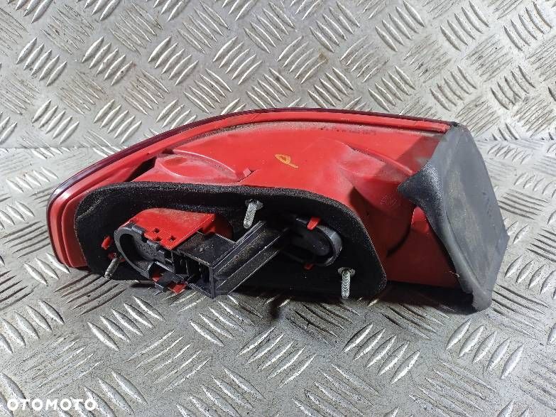 LAMPA PRAWA TYLNA ALFA ROMEO 159 - 2