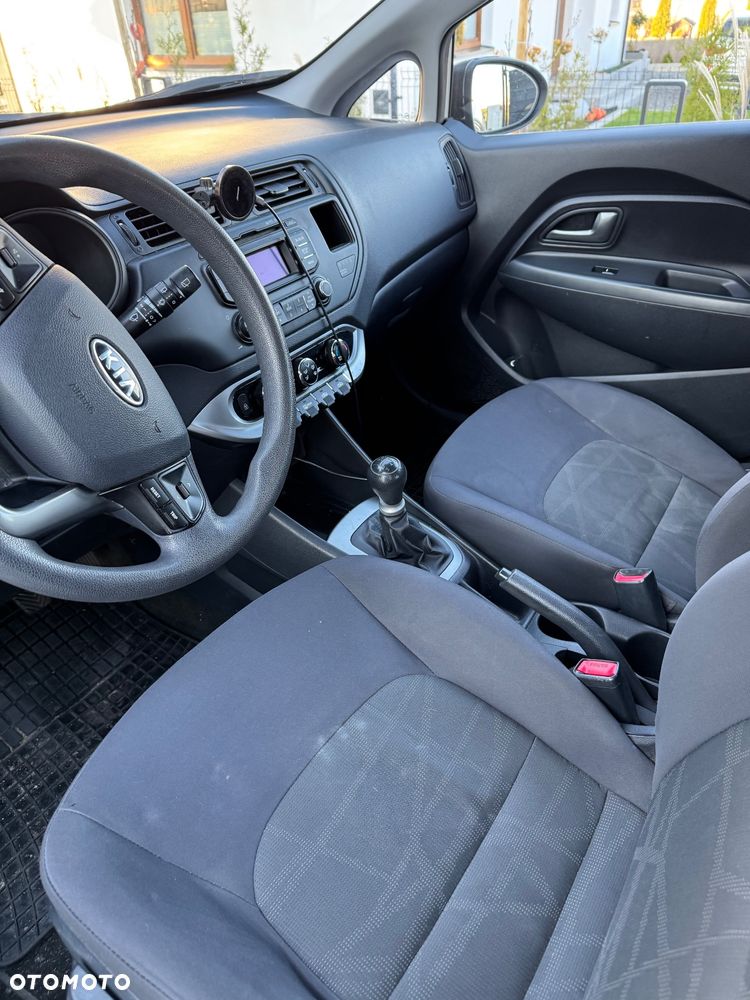 Kia Rio - 8