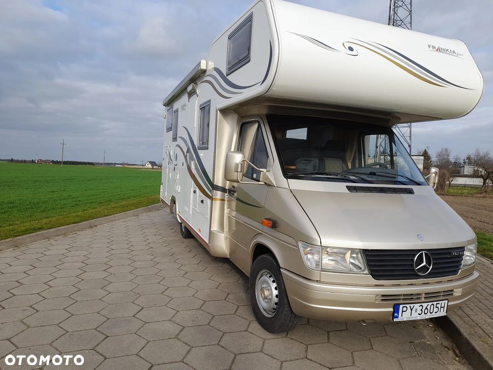 Mercedes-Benz Sprinter - 4