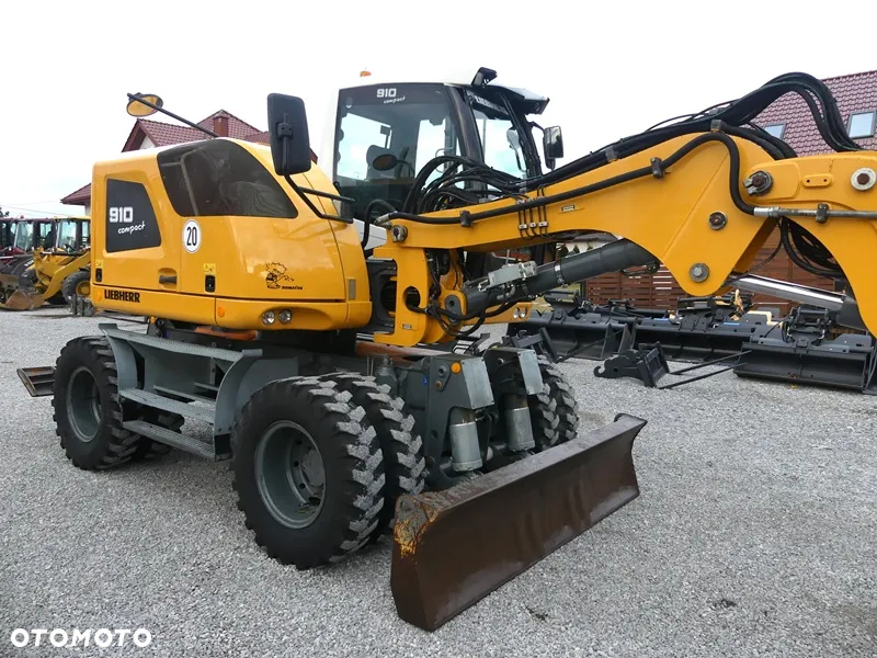 Liebherr A910 Compact / Sprowadzona / Super Stan / - 38