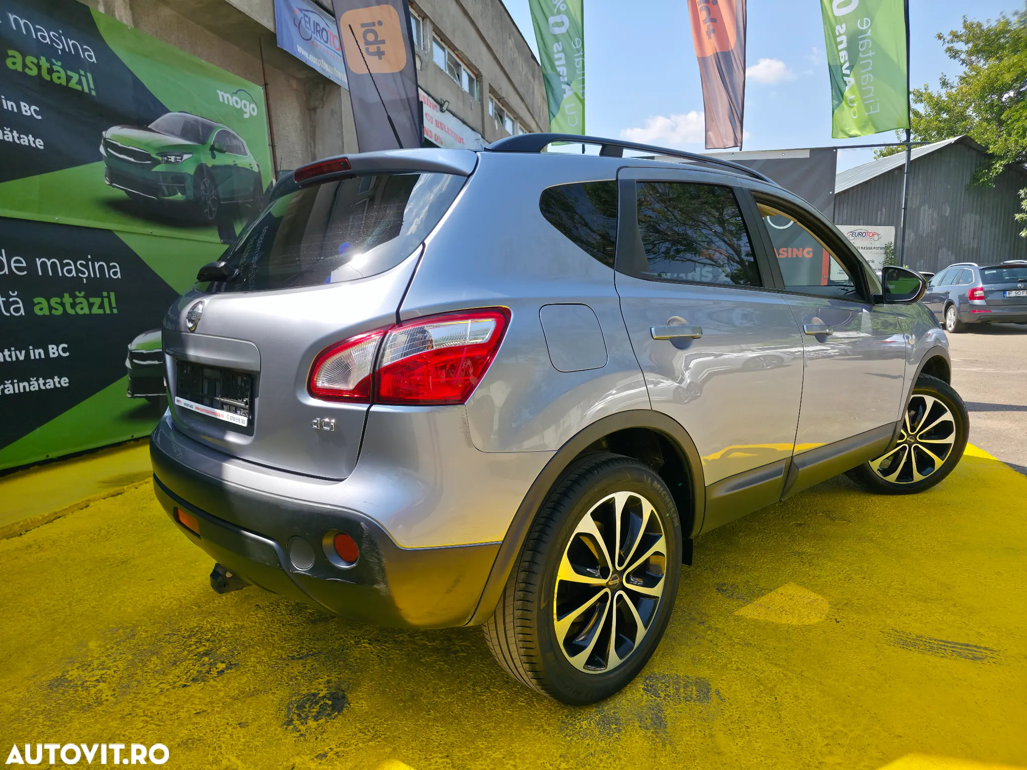 Nissan Qashqai 2.0 dCi DPF 4x4 Aut tekna - 9