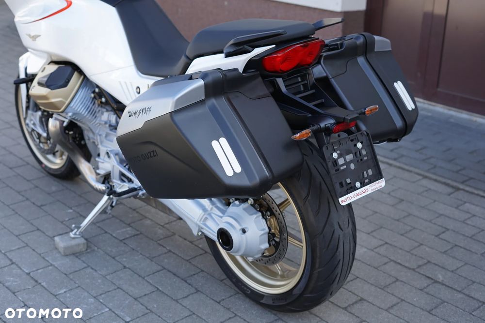Moto Guzzi V100 Mandello - 24