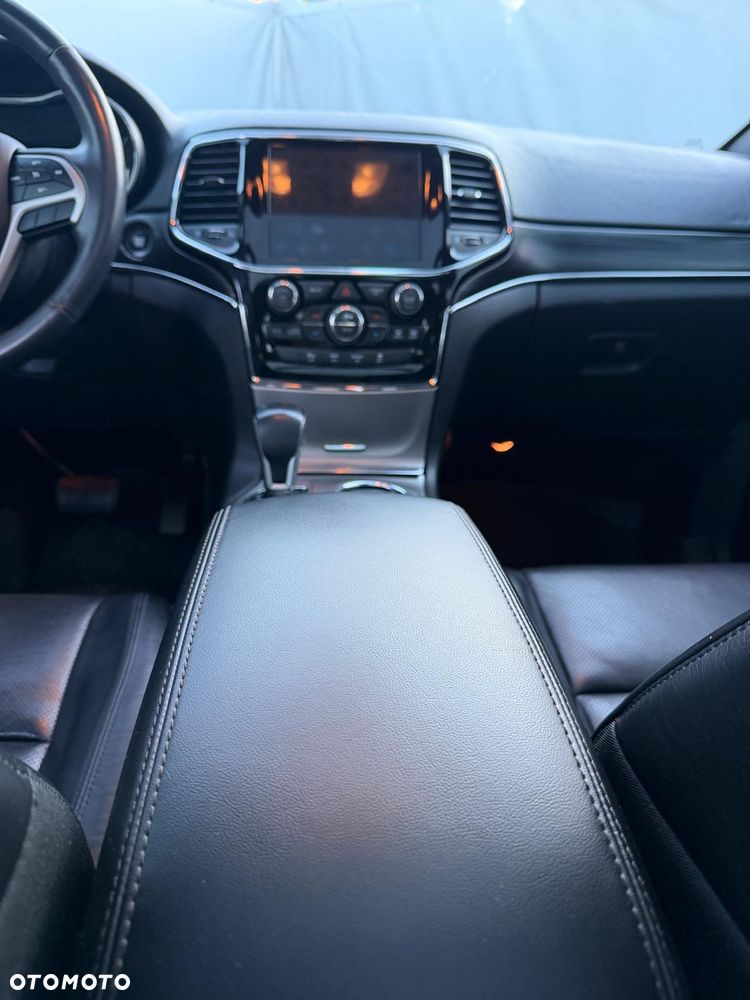 Jeep Grand Cherokee - 39