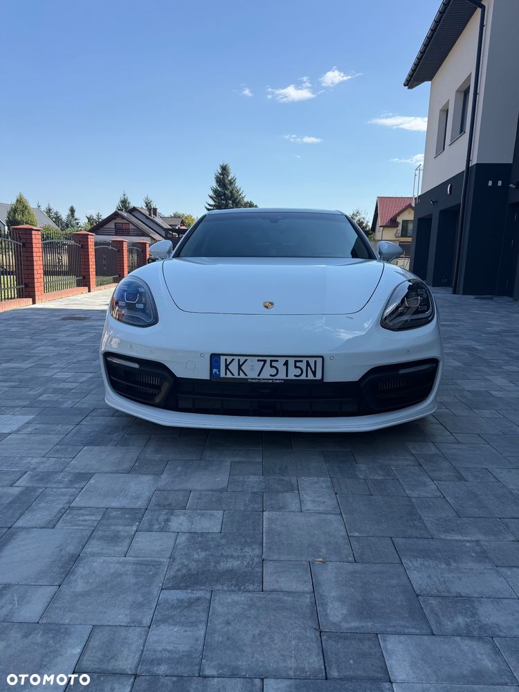 Porsche Panamera 4 - 8