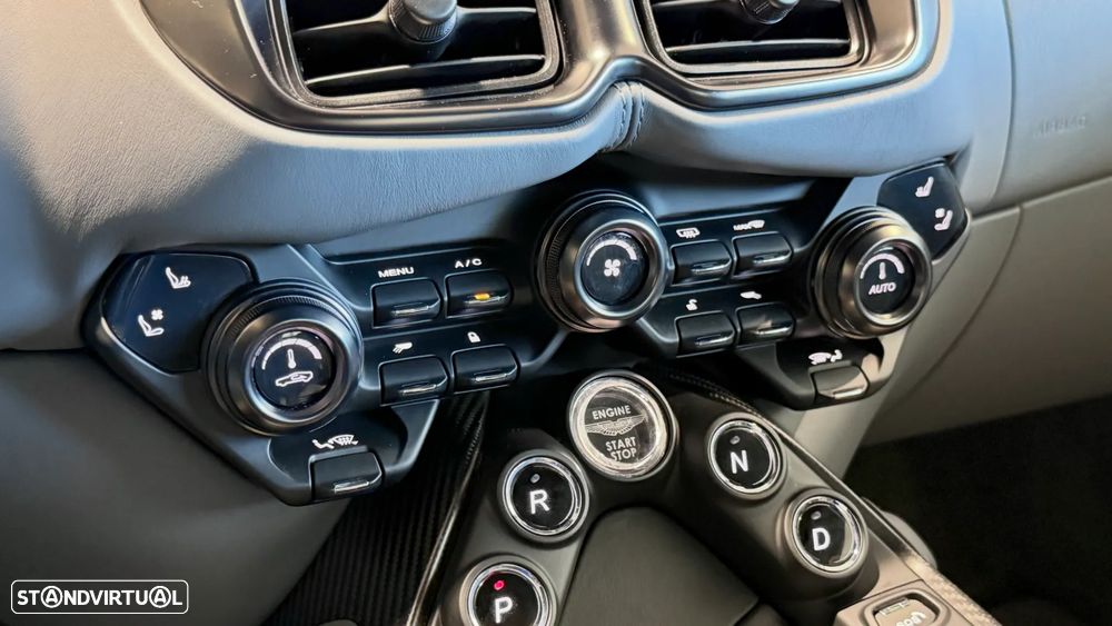 Aston Martin Vantage Coupe 4.0 Twin-Turbo V8 - 30
